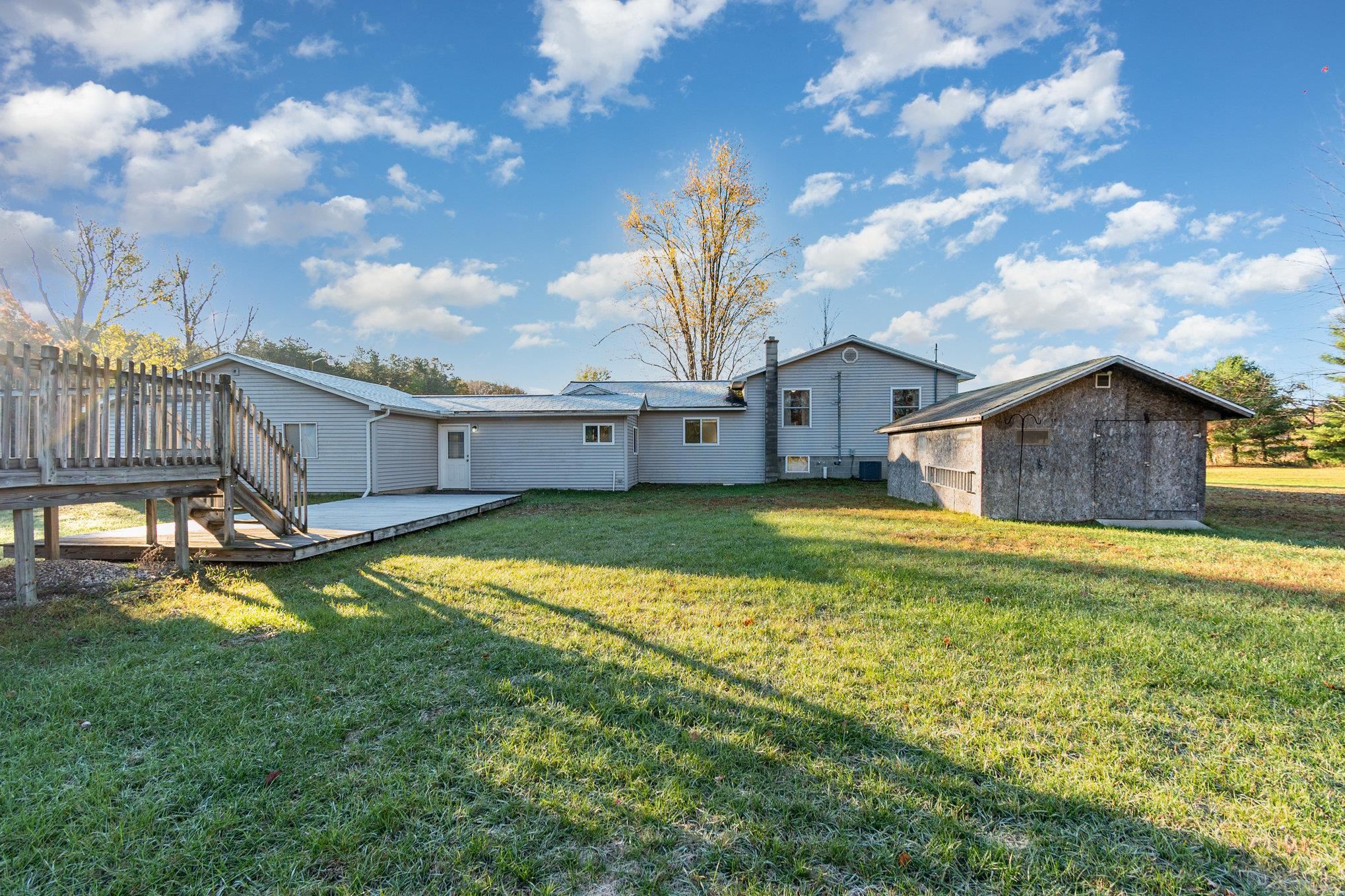 3534 West Coleman Road Farwell, MI 48622 - Photo 2 of 36 1939971-be810e46-3063-424d-b3df-3609bf21ade2.JPG