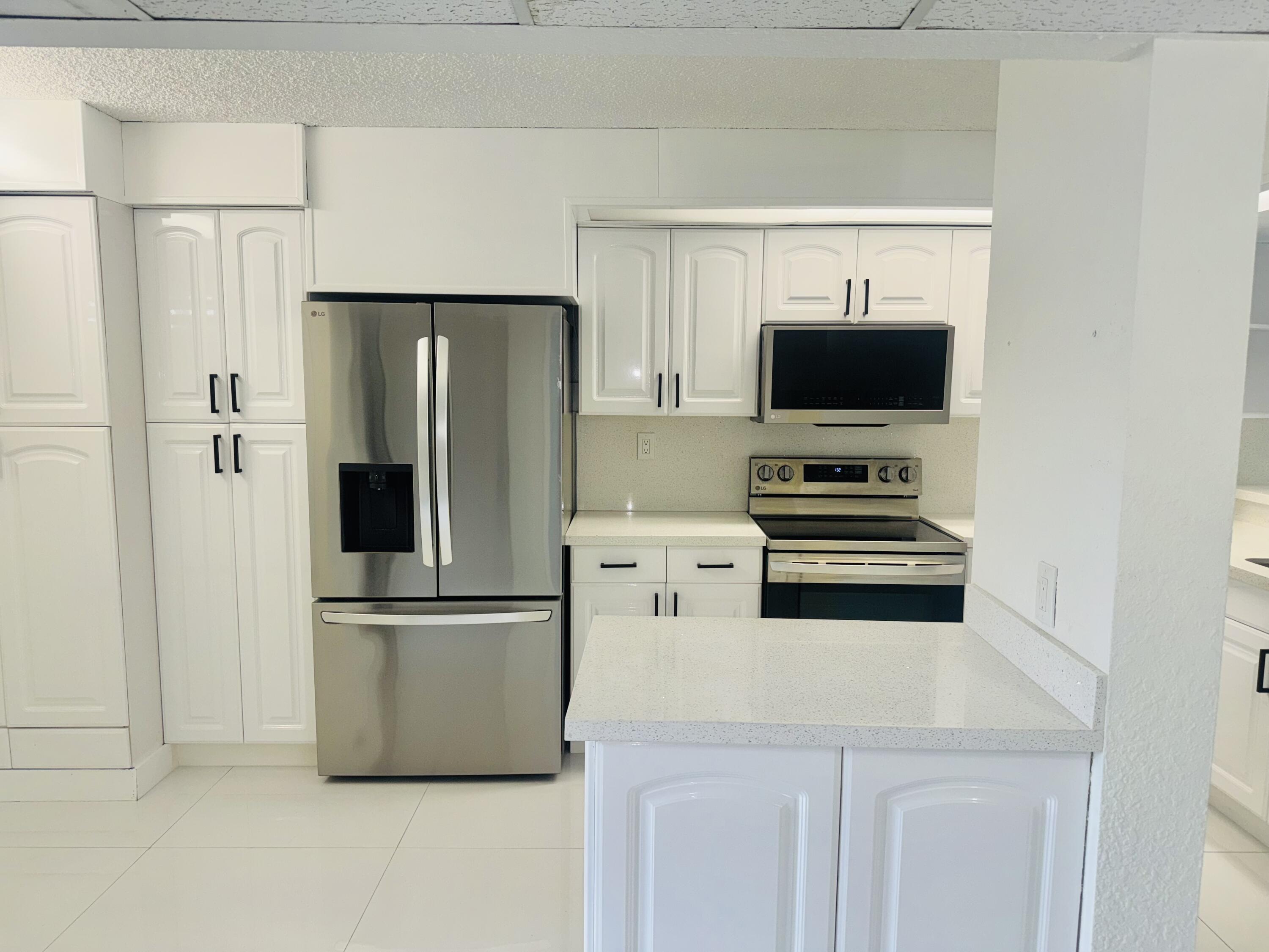 9 Royal Palm Way, Unit 102 Boca Raton, FL 33432 - Photo 4 of 29 Kitchen