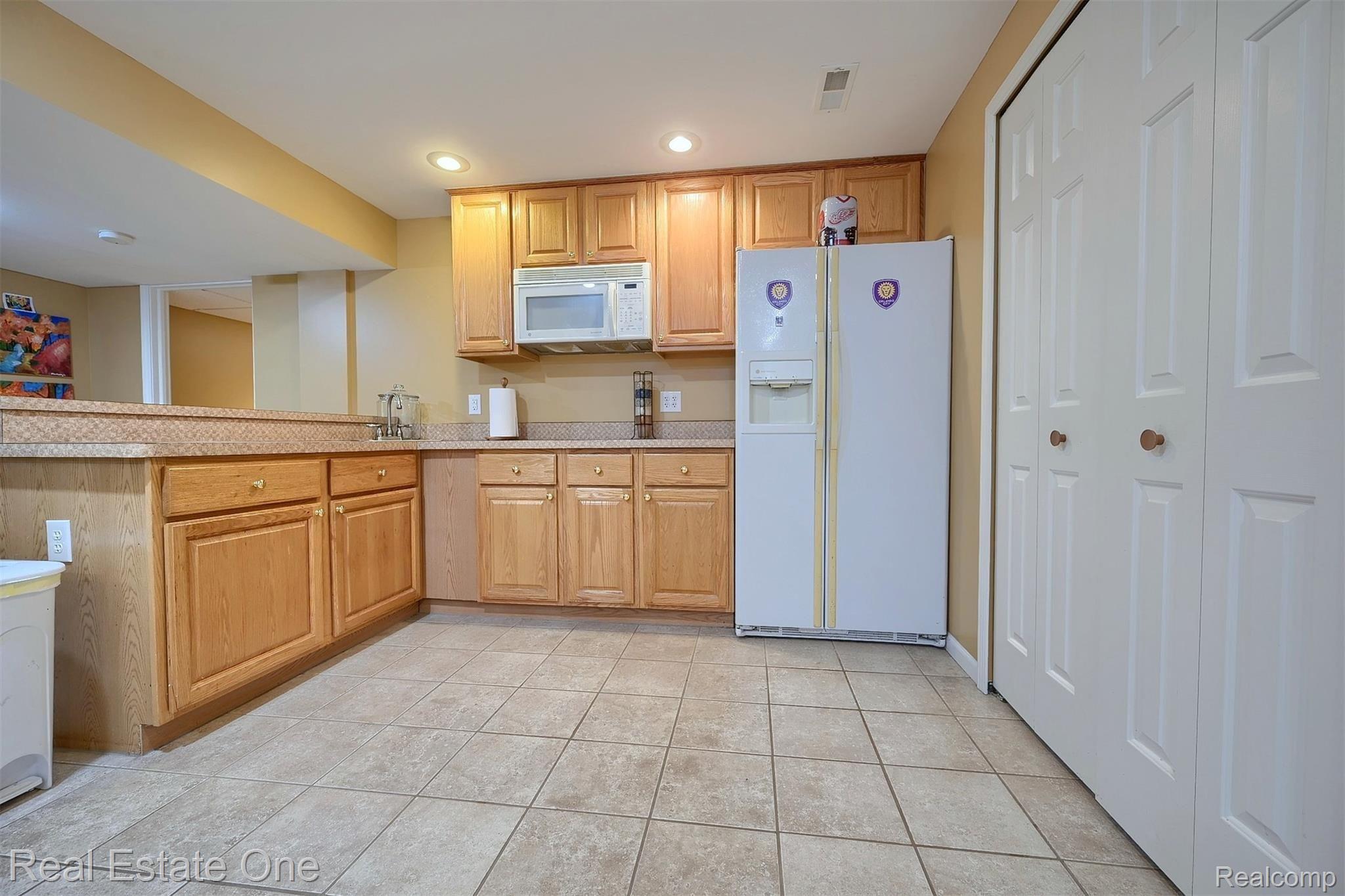 1762 Ring Neck Drive Rochester, MI 48307 - Photo 23 of 48 Lower Level Kitchenette!
