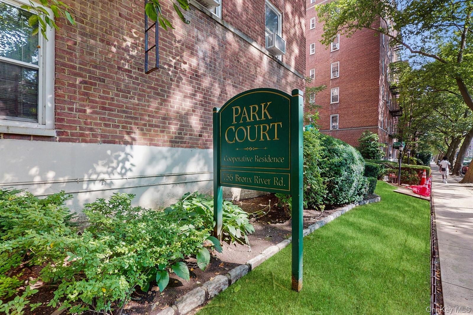 755 Bronx River Road, Unit 6C Bronxville, NY 10708 - Photo 21 of 22 a view of a back yard