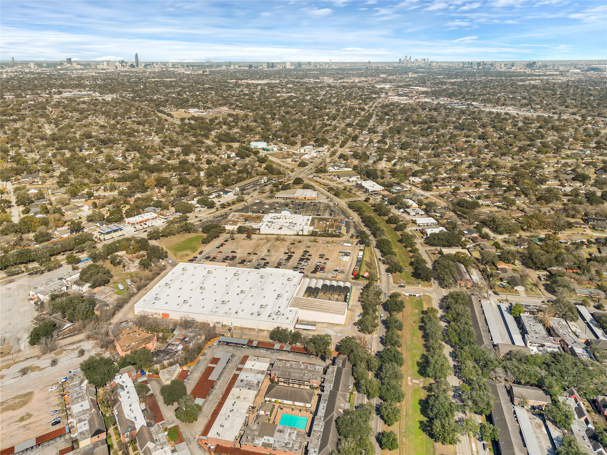 11550 Chimney Rock Road, Unit 232 Houston, TX 77035 - Photo 29 of 30 an aerial view of residential building and parking space