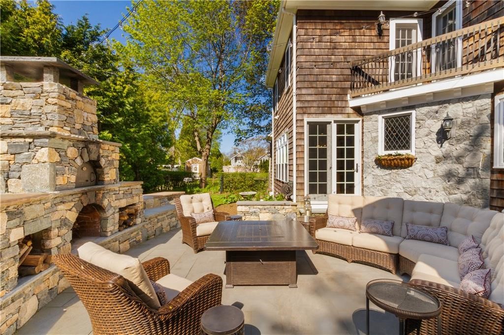 33 Whittier Road Jamestown, RI 02835 - Photo 4 of 49 Gallery Image 4
