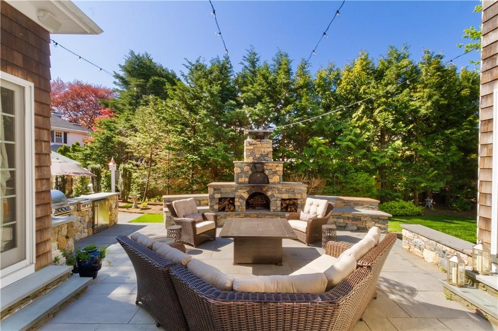 33 Whittier Road Jamestown, RI 02835 - Photo 6 of 49 Gallery Image 6