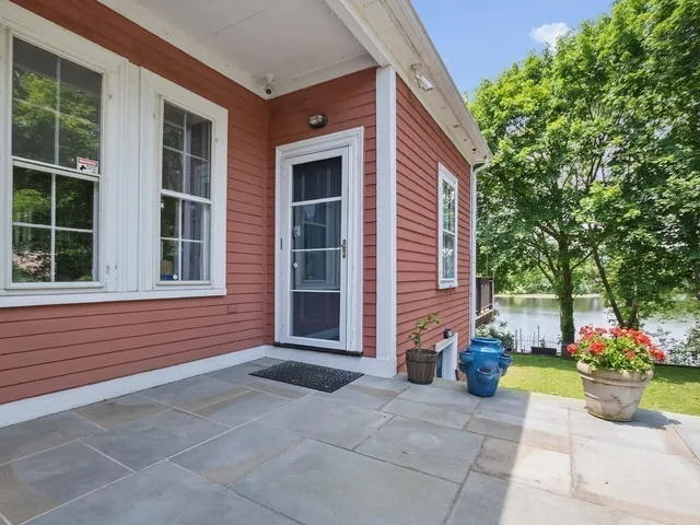 a view of a house with outdoor space