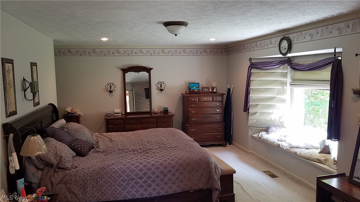 199 Warner Road Southeast Hubbard, OH 44425 - Photo 16 of 25 Gallery Image 16