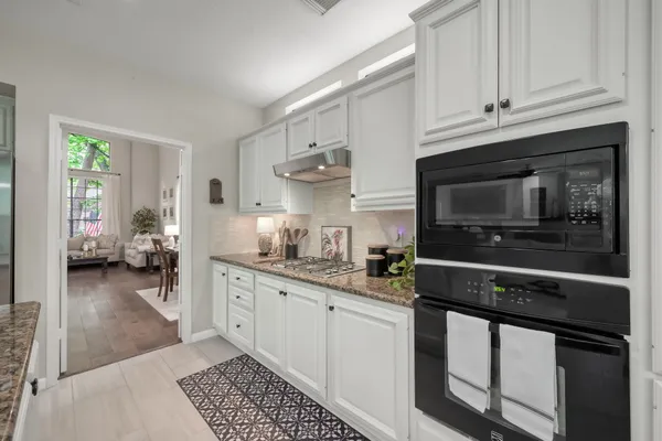 $725,000 | 94 North Cochrans Green Circle, The Woodlands, TX 77381