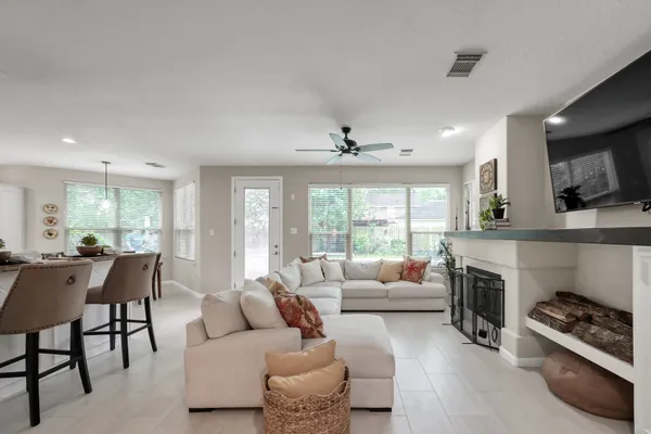 $725,000 | 94 North Cochrans Green Circle, The Woodlands, TX 77381