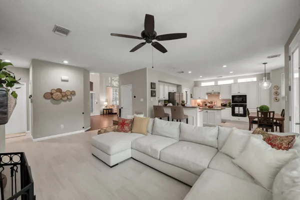 $725,000 | 94 North Cochrans Green Circle, The Woodlands, TX 77381