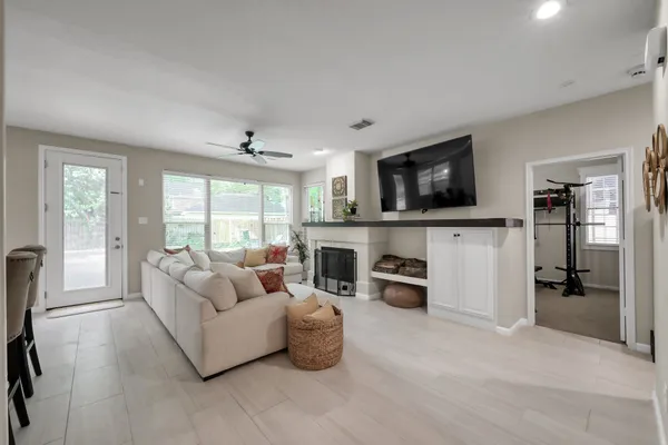 $725,000 | 94 North Cochrans Green Circle, The Woodlands, TX 77381