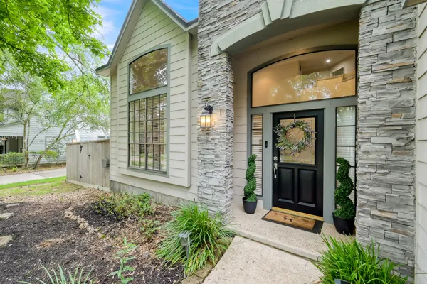 $725,000 | 94 North Cochrans Green Circle, The Woodlands, TX 77381