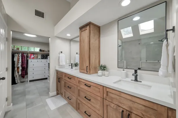 $725,000 | 94 North Cochrans Green Circle, The Woodlands, TX 77381