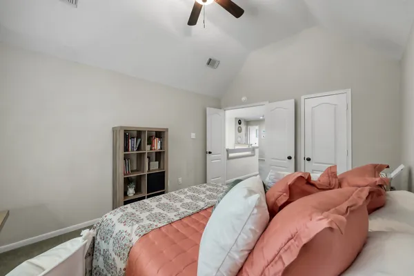$725,000 | 94 North Cochrans Green Circle, The Woodlands, TX 77381