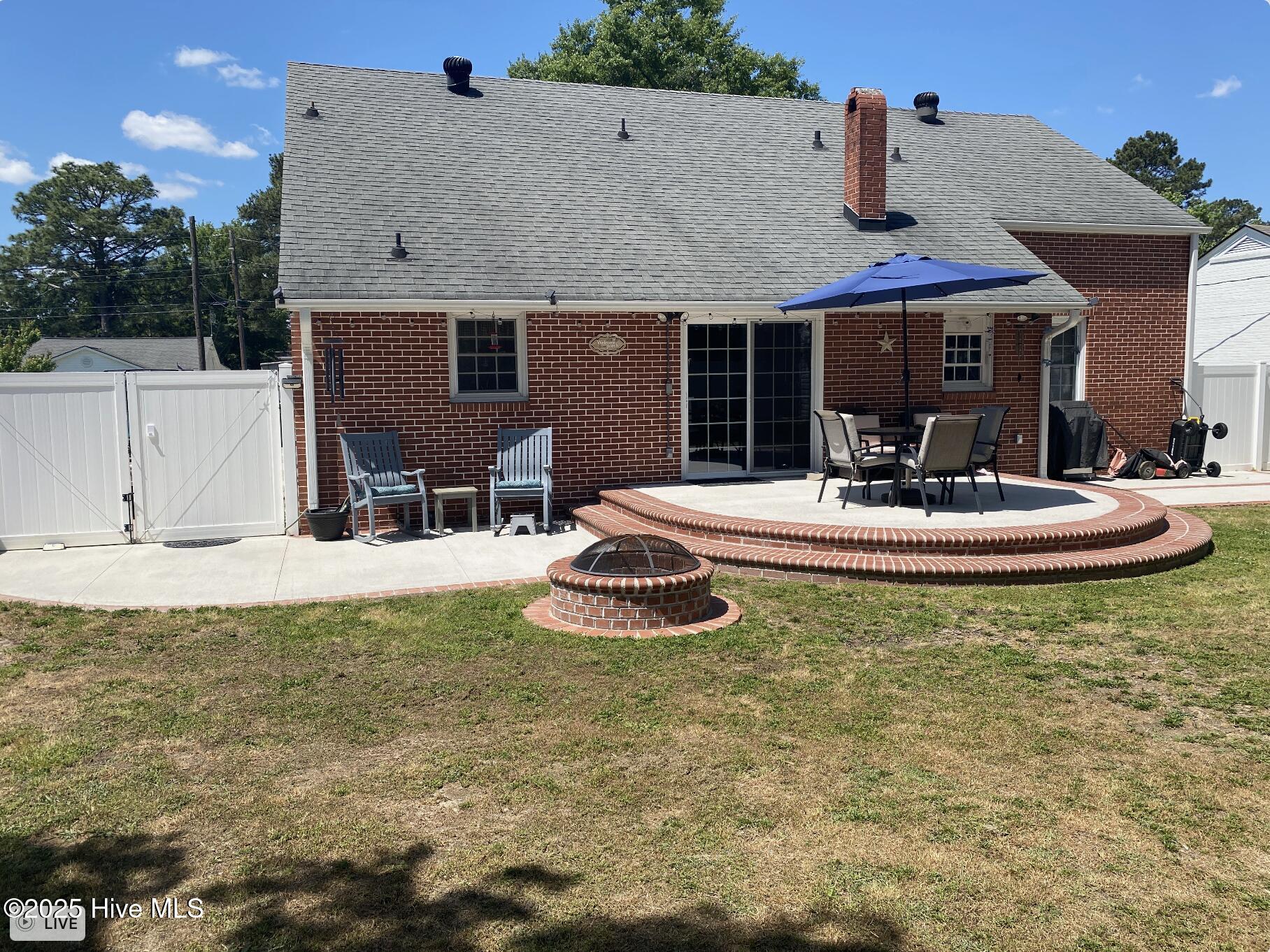 612 Blaney Street Clinton, NC 28328 - Photo 2 of 32 Screen Shot 2025-04-30 at 12.13.11 PM