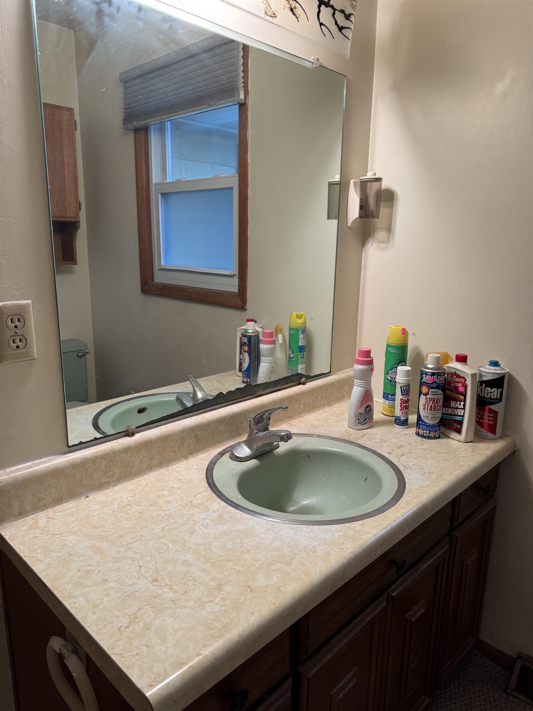 2411 East West Hart Road Beloit, WI 53511 - Photo 13 of 26