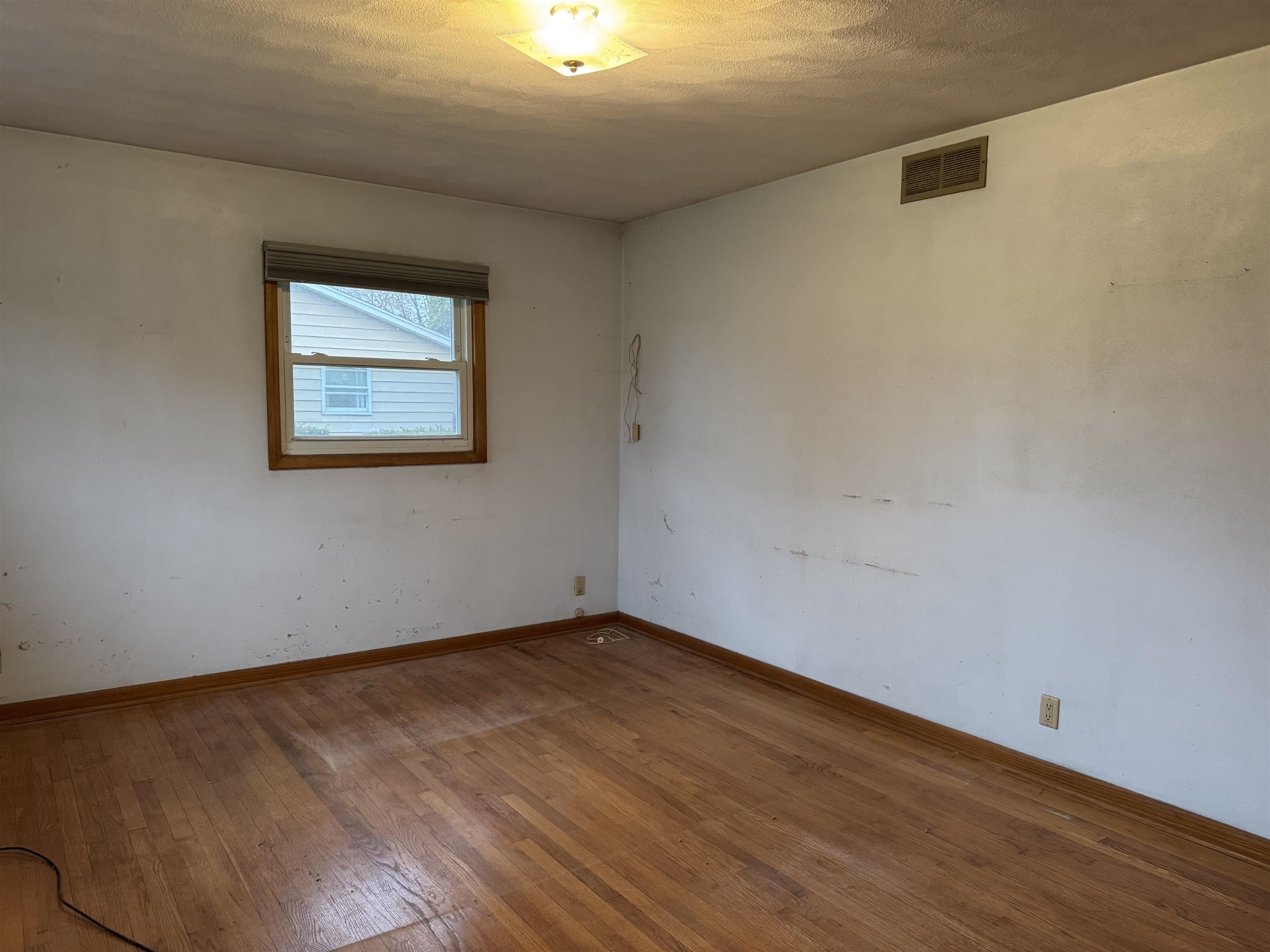 2411 East West Hart Road Beloit, WI 53511 - Photo 15 of 26