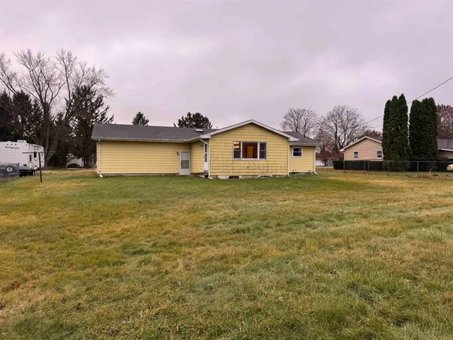 $249,900 | 2411 East West Hart Road, Beloit, WI 53511