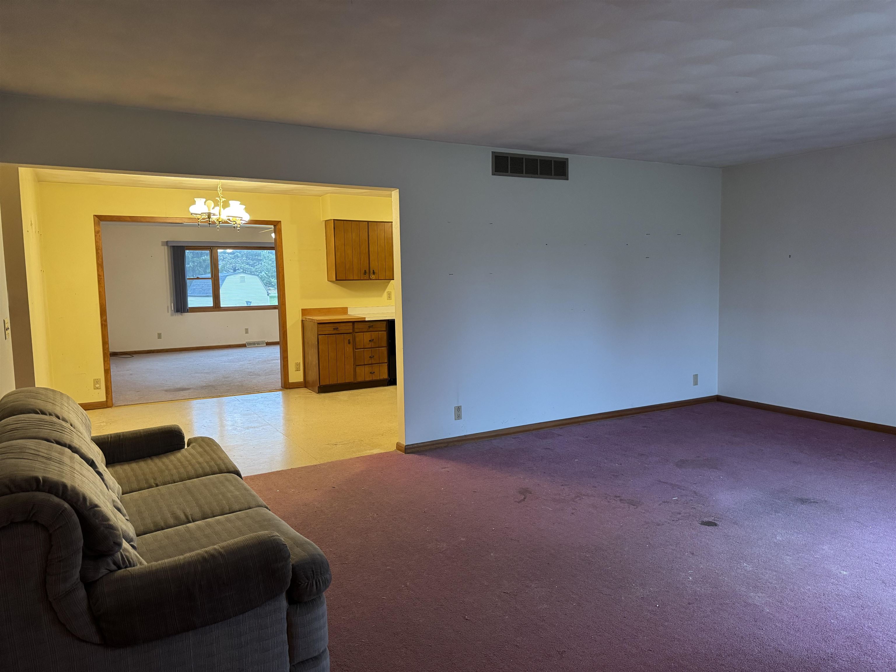 2411 East West Hart Road Beloit, WI 53511 - Photo 4 of 26