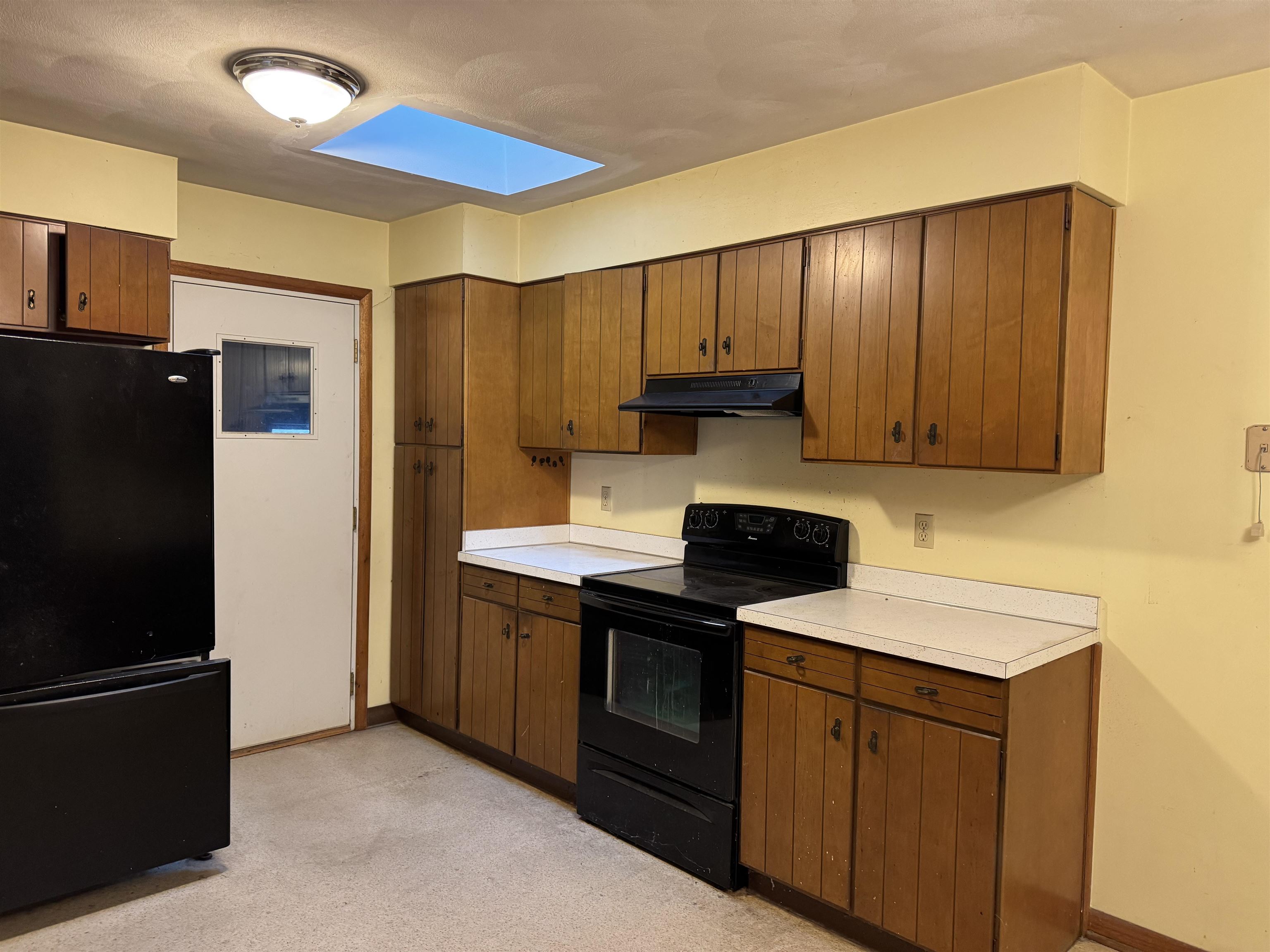 2411 East West Hart Road Beloit, WI 53511 - Photo 6 of 26