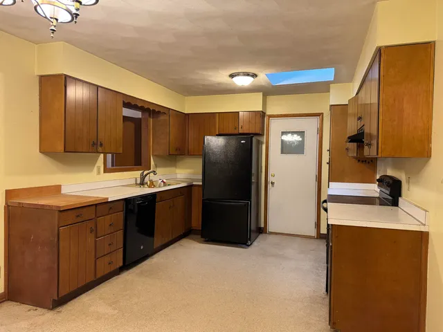 $249,900 | 2411 East West Hart Road, Beloit, WI 53511