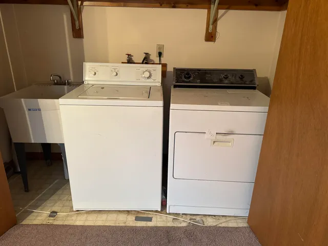 $249,900 | 2411 East West Hart Road, Beloit, WI 53511