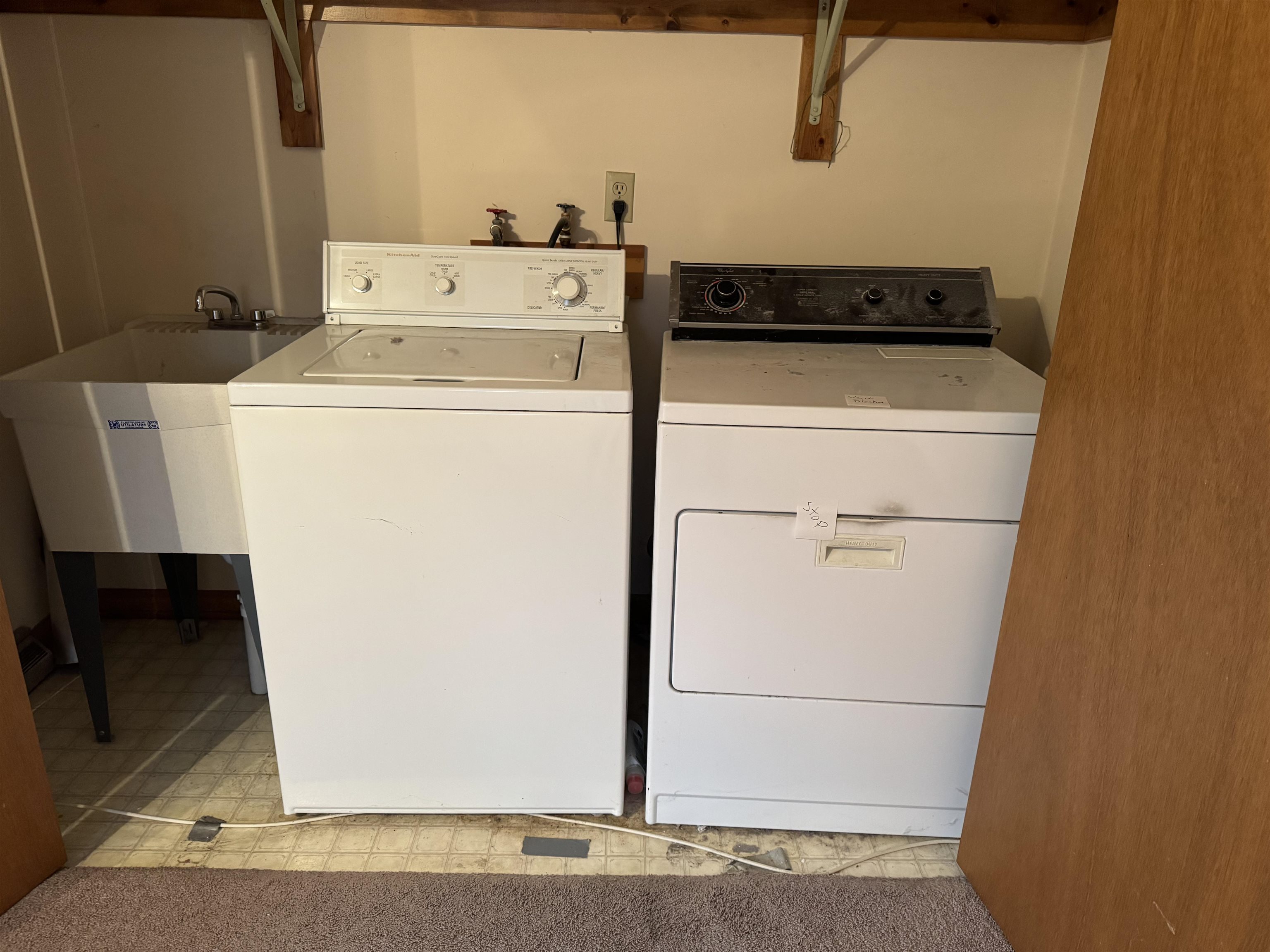 2411 East West Hart Road Beloit, WI 53511 - Photo 10 of 26