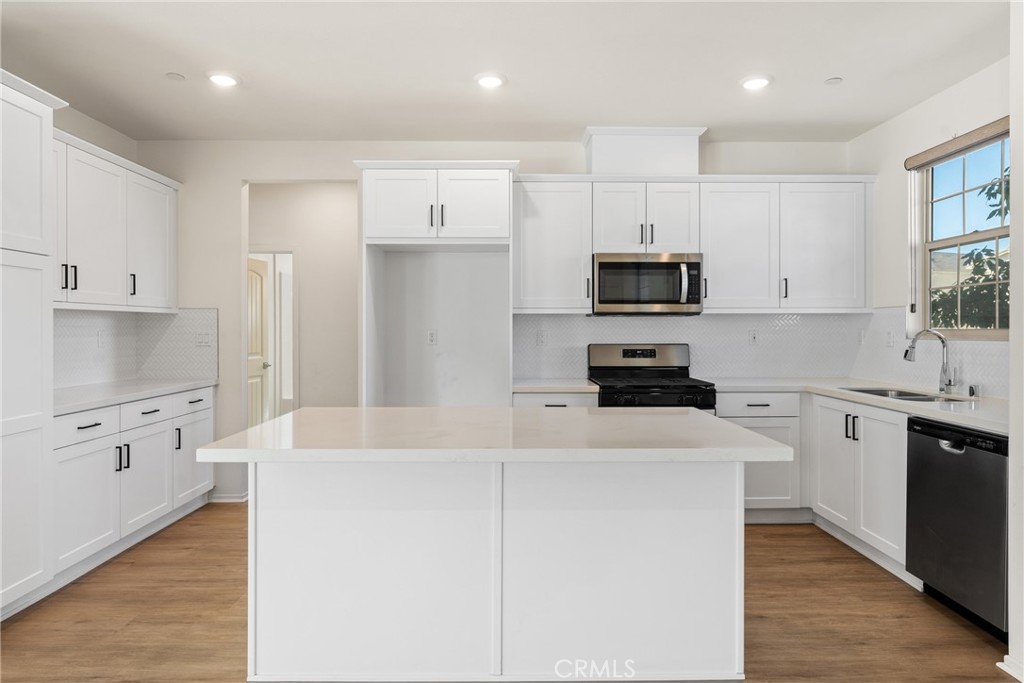 1762 Parkplace Lane Riverside, CA 92501 - Photo 12 of 41 Kitchen