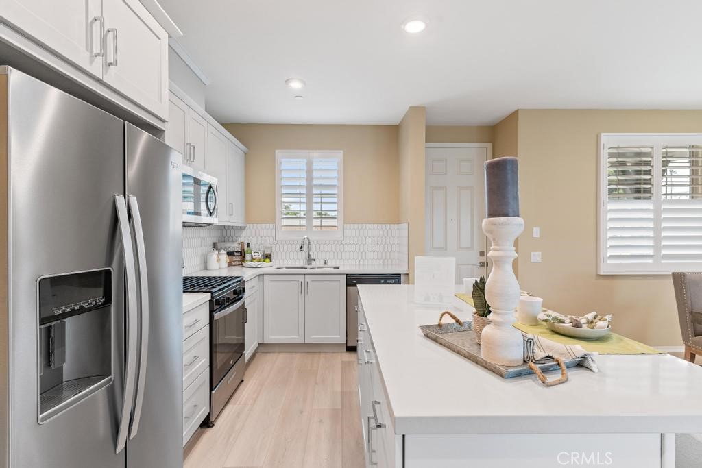 1762 Parkplace Lane Riverside, CA 92501 - Photo 16 of 41 Kitchen
