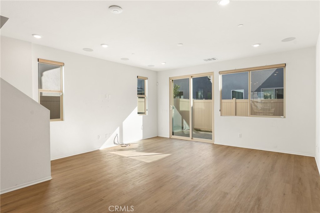 1762 Parkplace Lane Riverside, CA 92501 - Photo 19 of 41 Great Room With Surround Sound