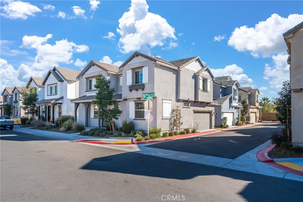 1762 Parkplace Lane Riverside, CA 92501 - Photo 2 of 41