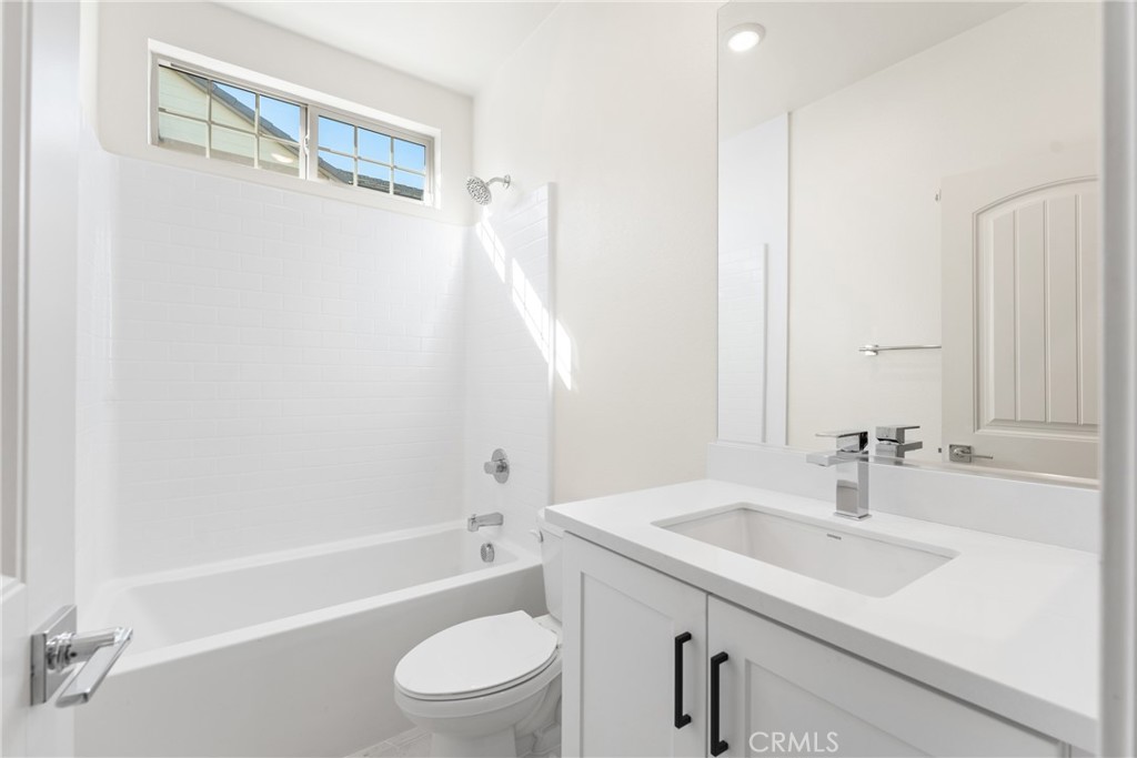 1762 Parkplace Lane Riverside, CA 92501 - Photo 22 of 41 Downstairs Bath