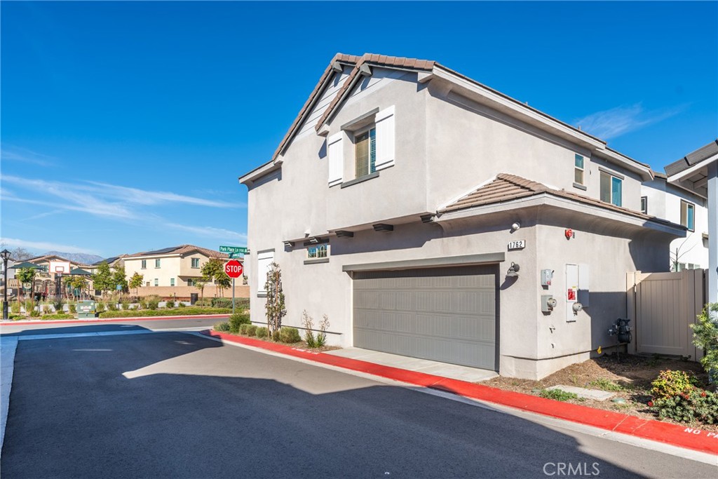 1762 Parkplace Lane Riverside, CA 92501 - Photo 3 of 41