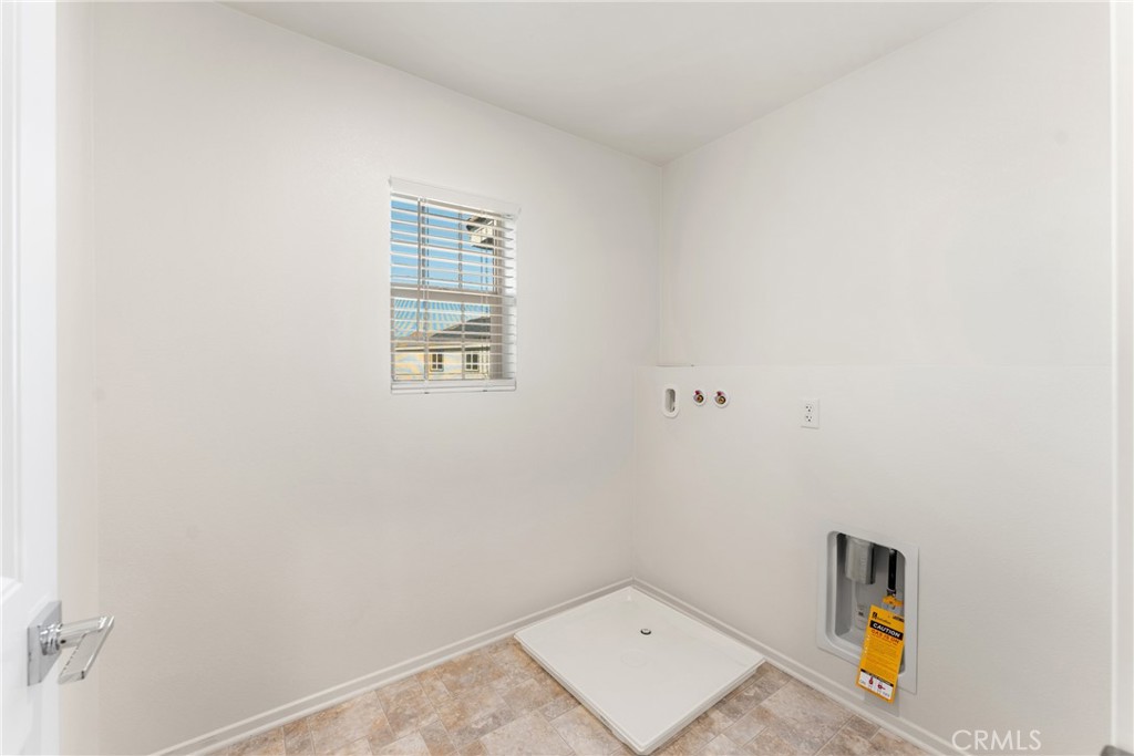 1762 Parkplace Lane Riverside, CA 92501 - Photo 34 of 41 Laundry