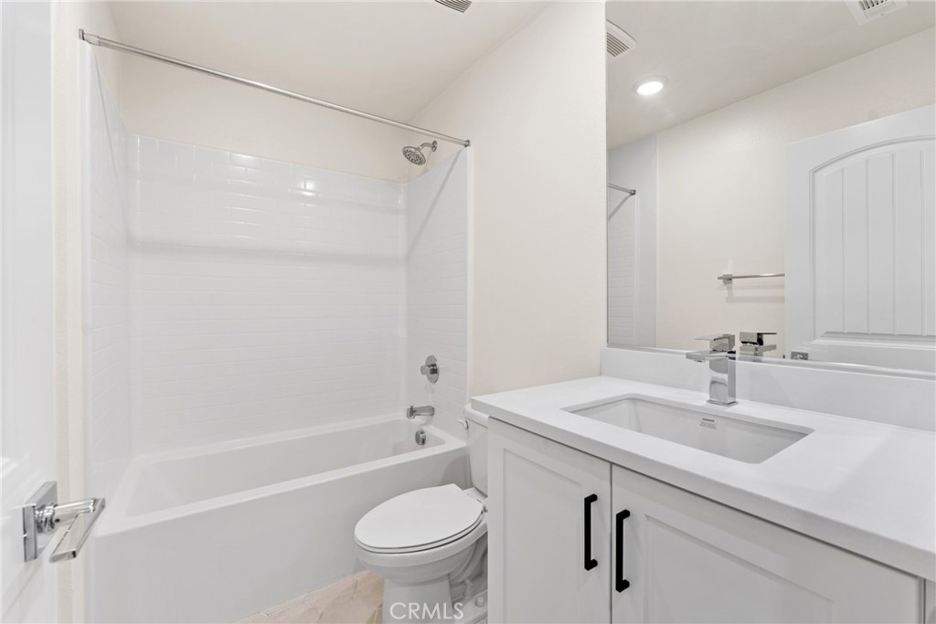 1762 Parkplace Lane Riverside, CA 92501 - Photo 35 of 41 Secondary Bath