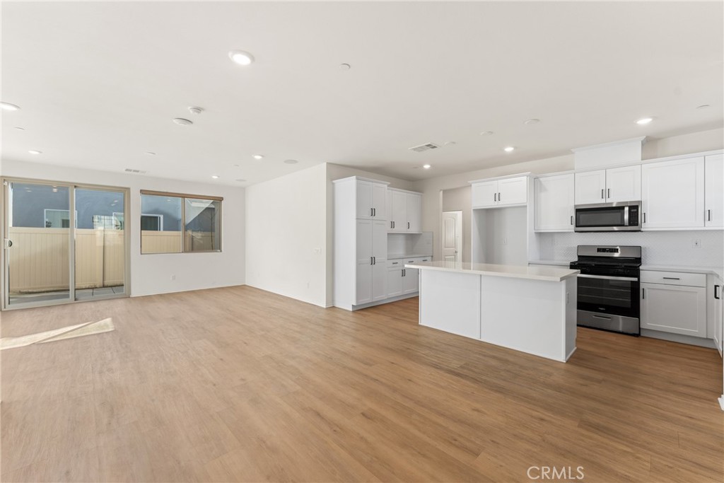 1762 Parkplace Lane Riverside, CA 92501 - Photo 8 of 41 Dining, Kitchen and Family