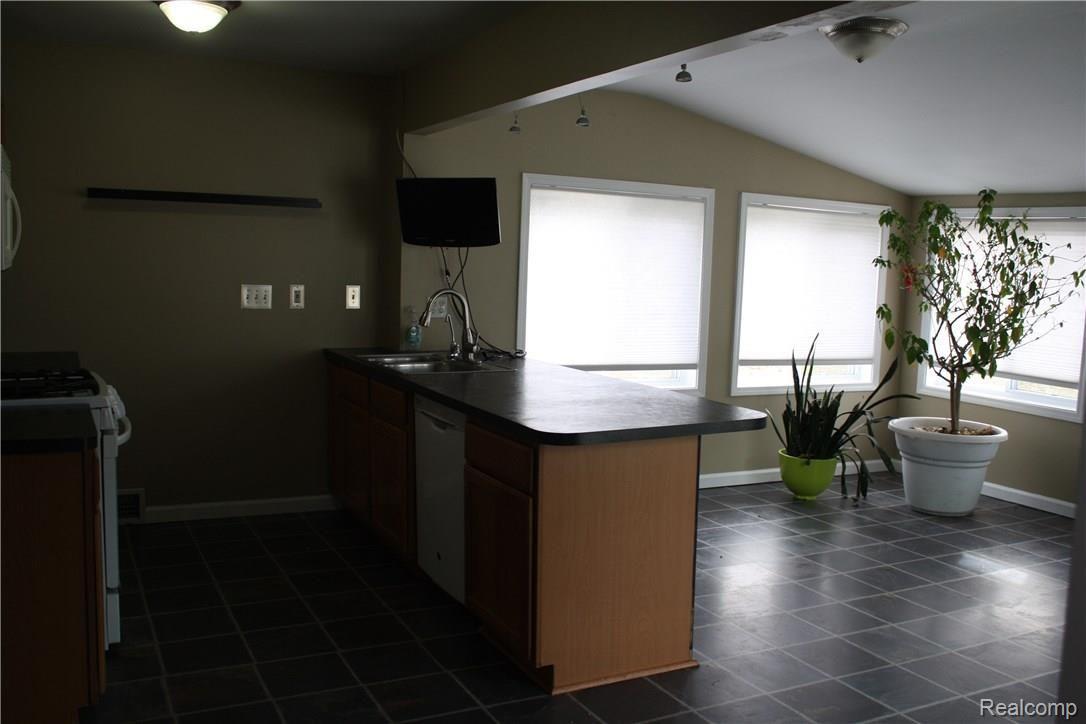 2559 Walnut Road Auburn Hills, MI 48326 - Photo 7 of 20 IMG_2183.JPG