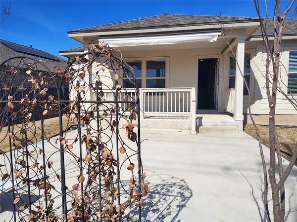 a view of entryway with a front door