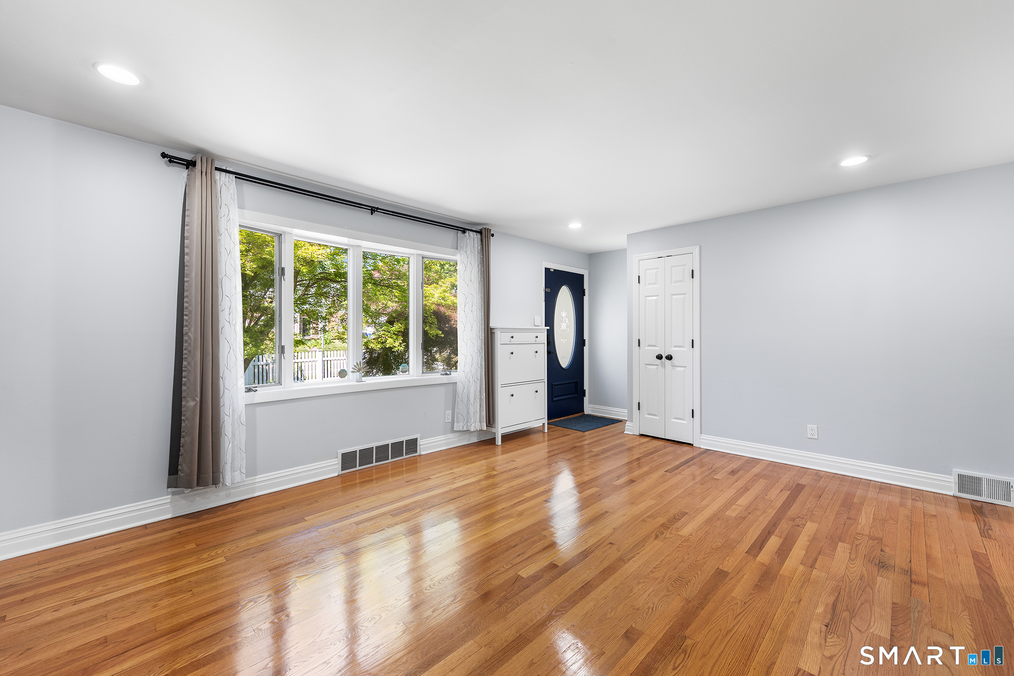 1710 Stratfield Road Fairfield, CT 06825 - Photo 3 of 40