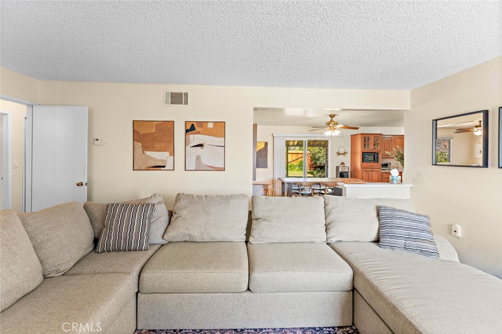 10441 Bryan Street Riverside, CA 92505 - Photo 7 of 26