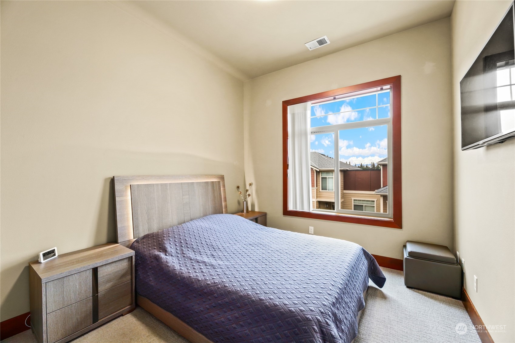 4005 Northeast 3rd Place, Unit 3E Renton, WA 98056 - Photo 17 of 28 a bedroom with a bed and a large window