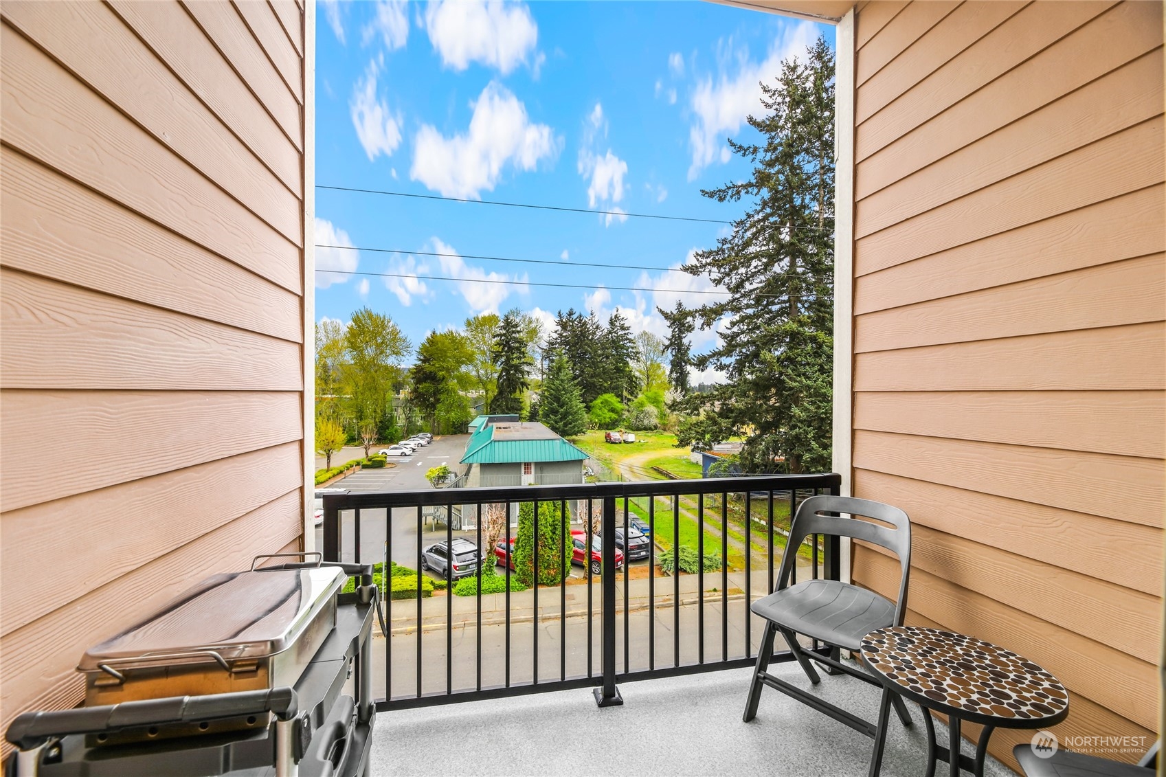 4005 Northeast 3rd Place, Unit 3E Renton, WA 98056 - Photo 21 of 28 a balcony view with a garden