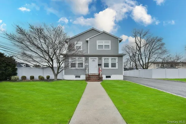 $774,000 | 116 15th Avenue, West Babylon, NY 11704