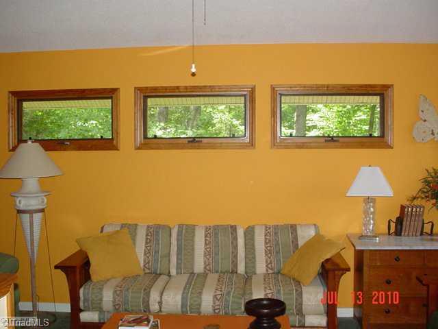431 Neal Road Madison, NC 27025 - Photo 8 of 16 Living Room.