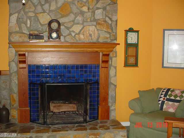 431 Neal Road Madison, NC 27025 - Photo 9 of 16 Living Room.