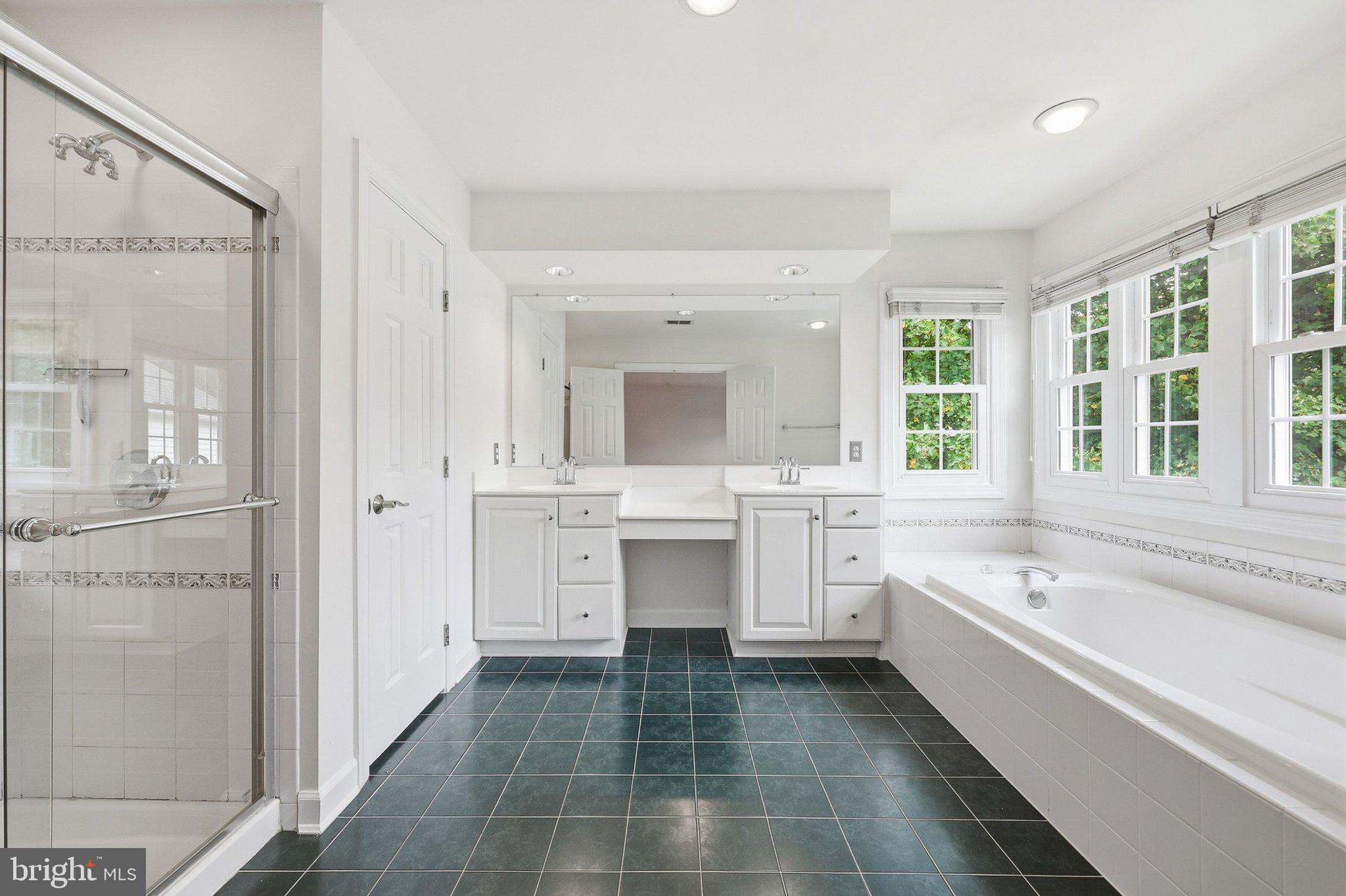 4509 Random Ridge Circle Olney, MD 20832 - Photo 28 of 57 Primary Bath