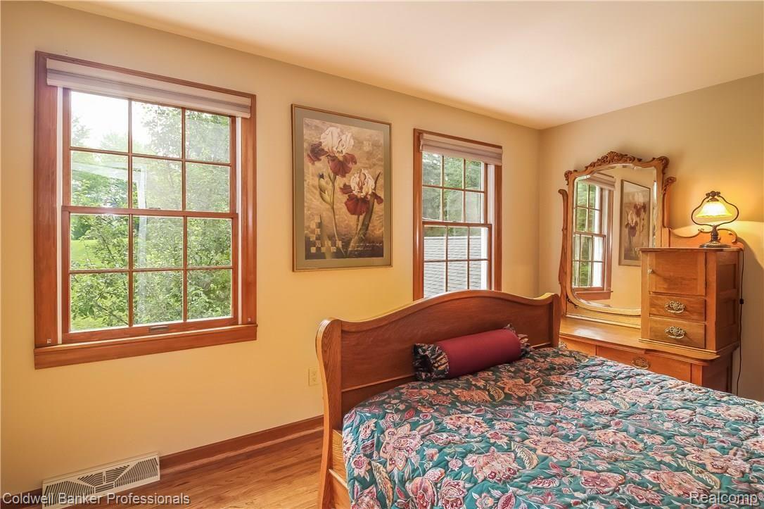 25348 Farmington Road Farmington, MI 48336 - Photo 17 of 27 022-4515228-large.jpg