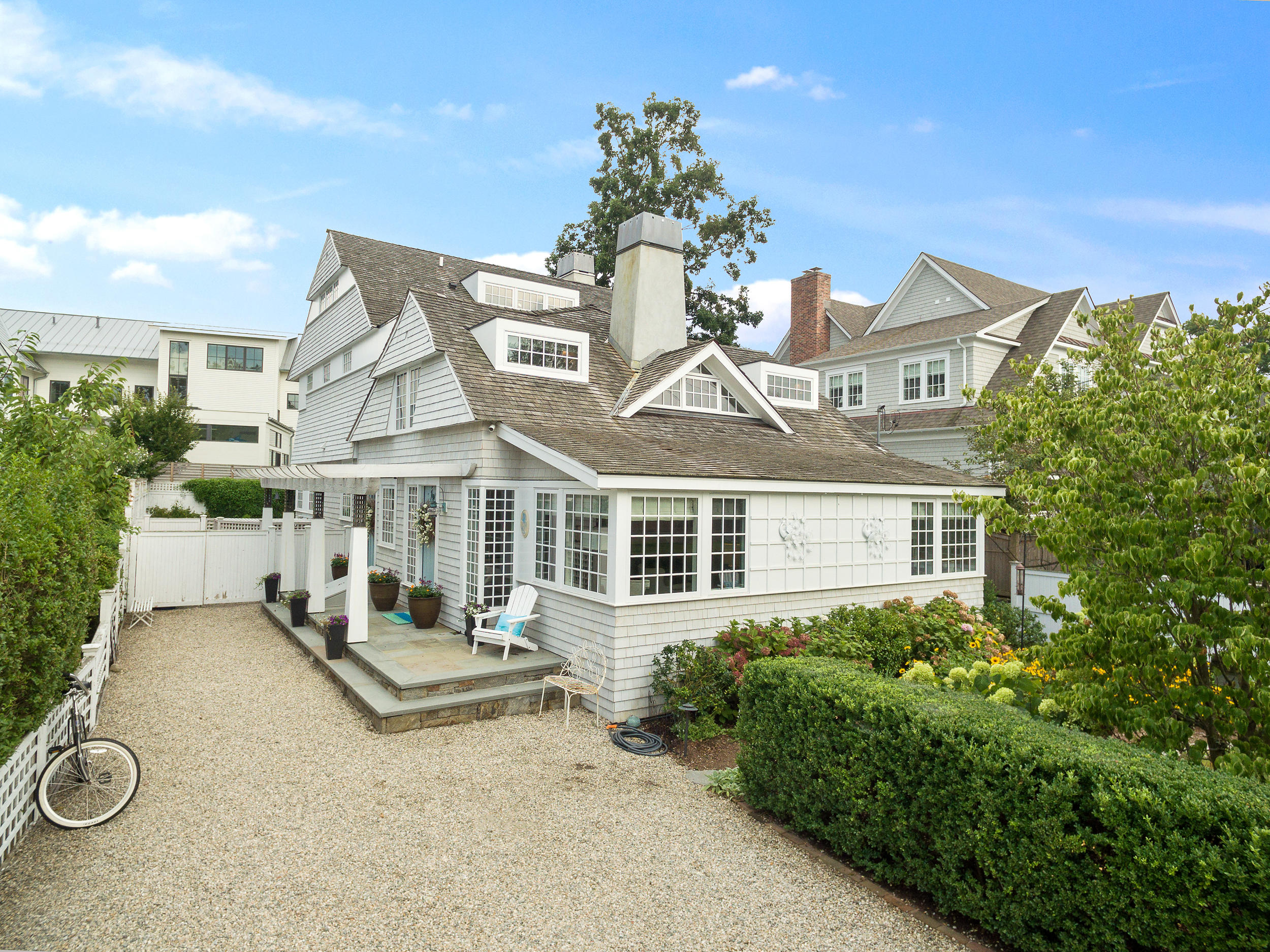 10 Juniper Road Rowayton, CT 06853 - Photo 4 of 28 a front view of a house with a garden
