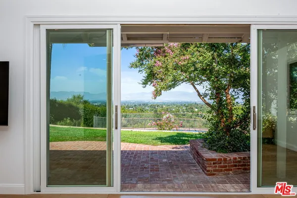 $15,000 | 19621 Wells Drive, Tarzana, CA 91356