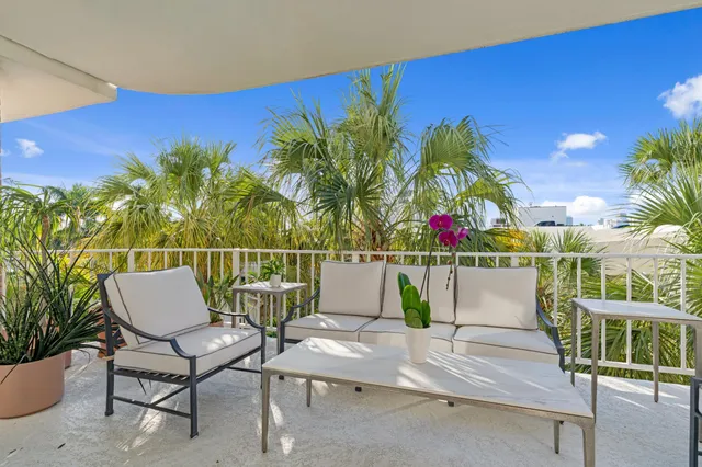 $4,300,000 | 100 Worth Avenue, Unit 401, Palm Beach, FL 33480