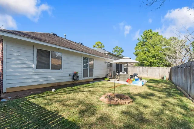 a view of a house with backyard and sitting area