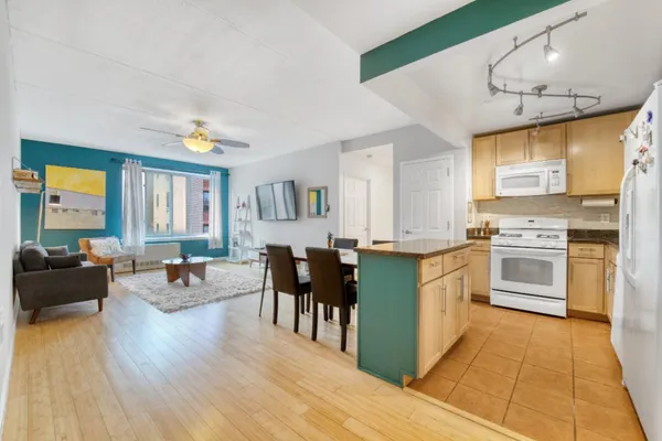 $495,000 | 837 Washington Avenue, Unit 5L | Melrose
